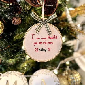 Gepersonaliseerde handgeschreven aandenken ornament | Handgeborduurd | Kerstaandenken | Handschriftornament | Kerstcadeau met de hand geborduurd