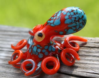 赤と青のガラス製タコの置物 - ミニチュア海の動物 - 海の海洋装飾