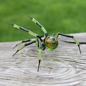 Figurka Brązowego Pająka, Figurka Pająka z Dmuchanego Szkła, Pająk ze Szkła Dmuchanego Ręcznie, Szklany Owad, Szklana Figurka Zwierzęca Сpersonalizowane Szklane Figurki