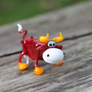 Small Glass Cow Figurine Sculpture Funny handmade Cute Homedecor Murano Art Gifts Miniature Blown cows Collectible Puppy Toys Lampwork Boro