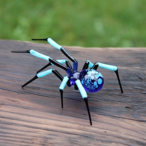 Art Glass Spider Figurine - Blown Glass Spider - Spider halloween - Spider