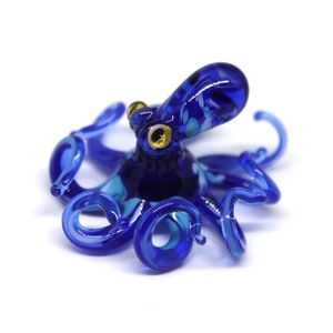 Small Glass Octopus glass figurine Miniature Octopus Little Glass Animals Murano Gift Blown Sculpture Art Collectible Artglass Lampwork image 1