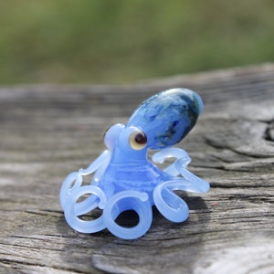 Geblazen glas Azuurblauw lichtblauw Octopus glazen beeldje Octopus Glas Oceaan Octopus Kraken Glazen Octopus Beeldje