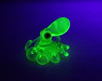 Uranium Glass Octopus Pendant Uranium Vaseline Glass Figurine Octopus Glass UV Ocean Octopus Kraken Glass Octopus Figurine