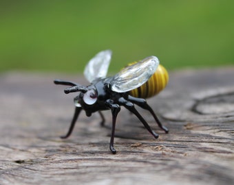 Handmade Glass Bee Figurine - Unique Gift for Beekeepers and Art Enthusiasts