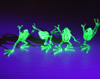 ウランガラスのカエルのセット 手吹きのコレクター向けフィギュア 吹き