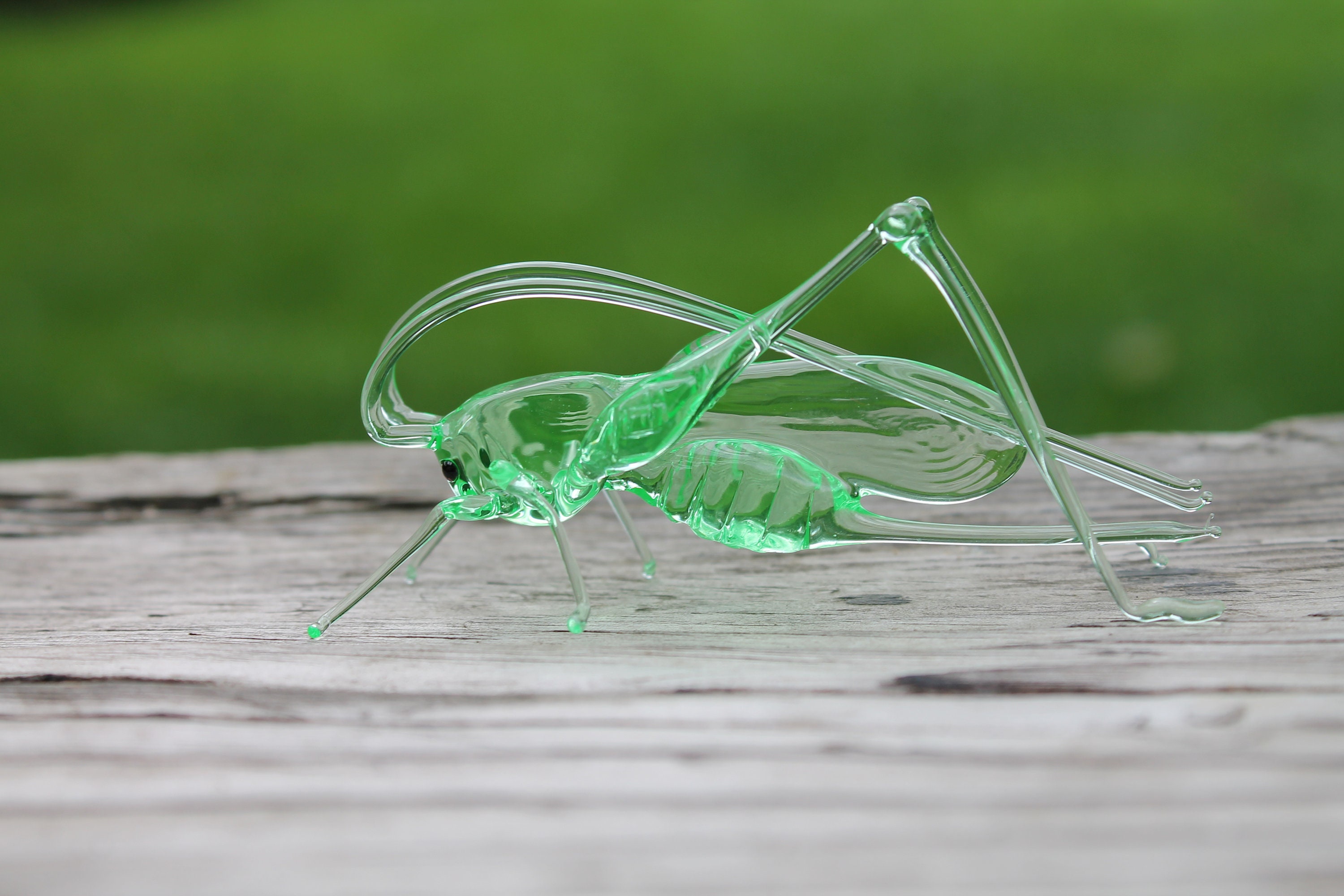 ウランガラス バッタ ガラス UV昆虫 彫刻 コレクター向けフィギュア