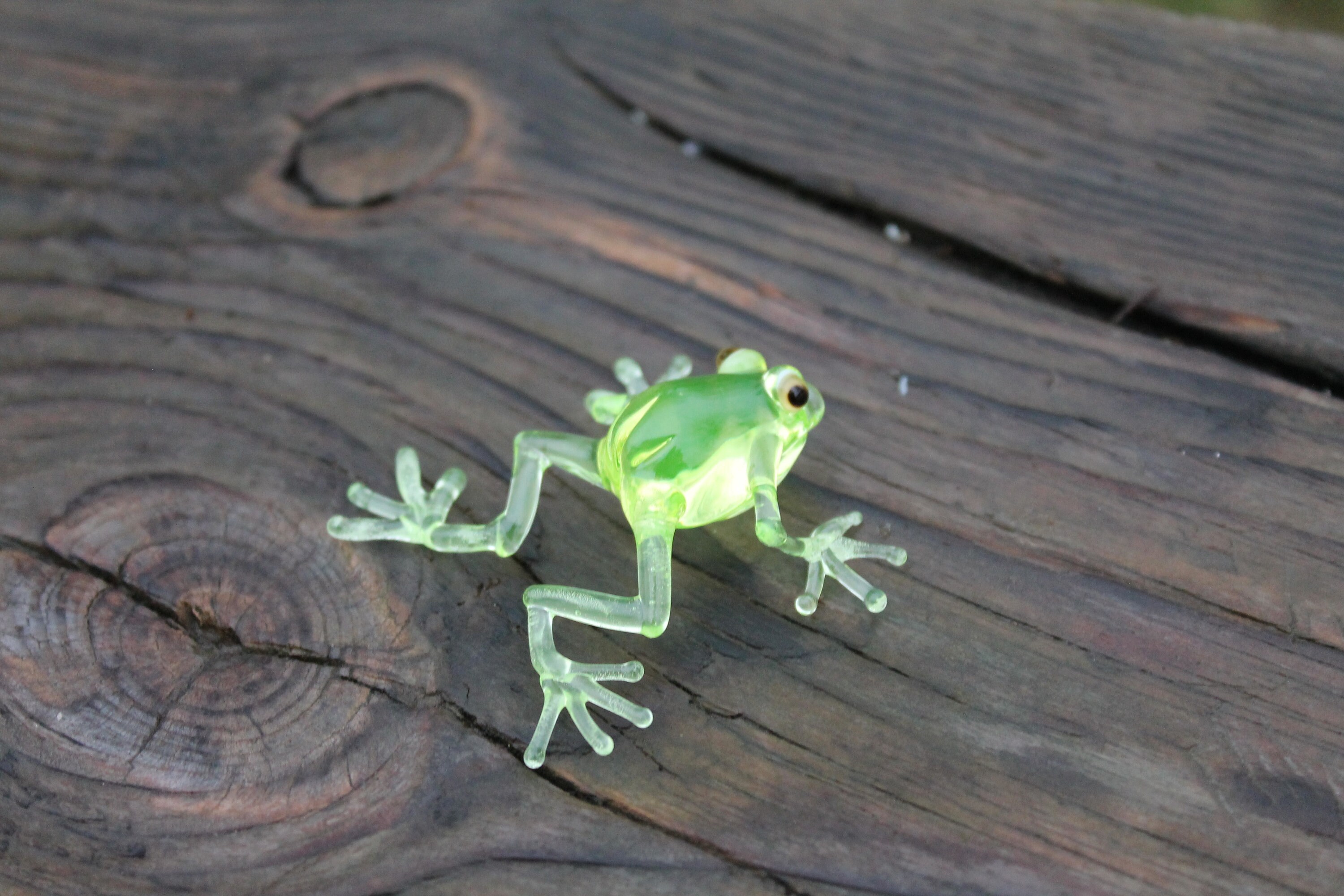 ウランガラスのカエル吹きガラスのカエルウランワセリンガラスの置物 