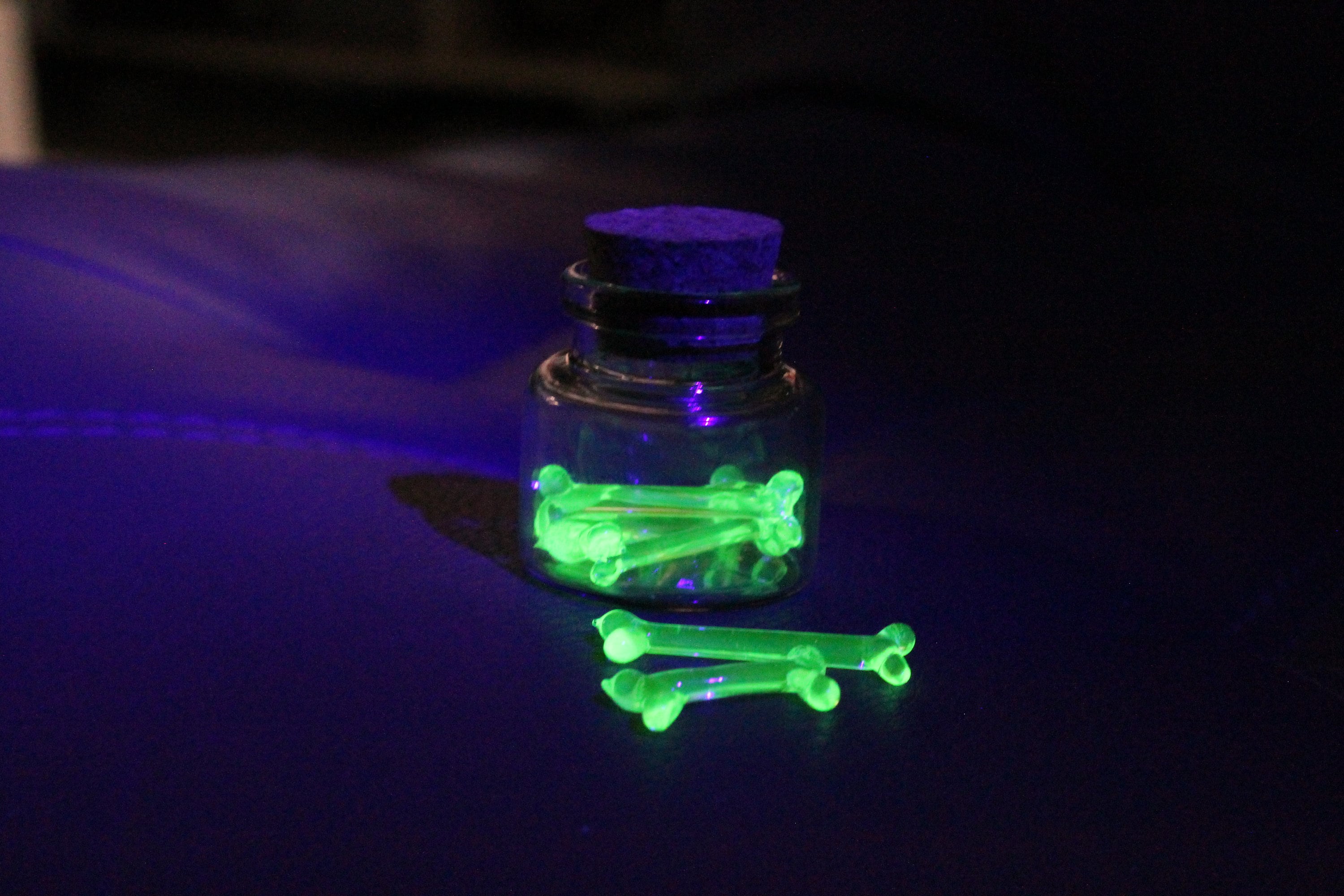 Glow in the dark borosilicate glass - Etsy België, image size:3000x2000