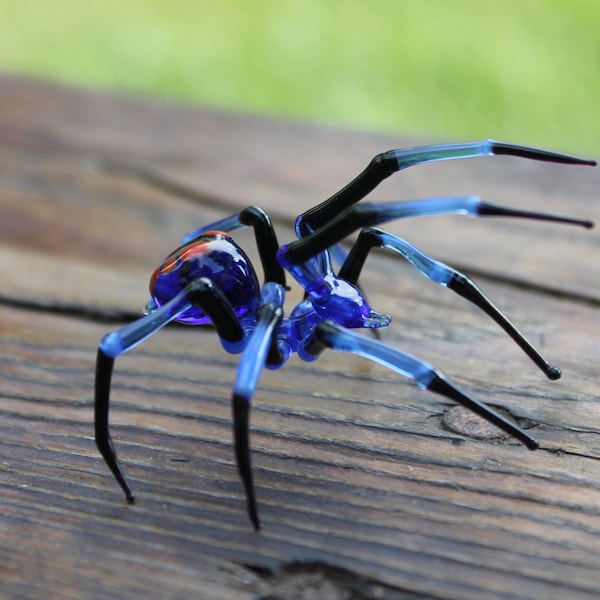 Spinnenmotive aus Glas, Kunstglas, mundgeblasenes Glas, Glasskulptur, Schwarze Witwe