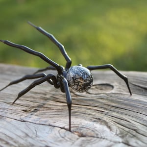 Glass Figurine Garden Spider, Figurine Blown Glass Spider, Handblown glass Spider, Animal Glass Figurine, Glass Insect, Murano glass
