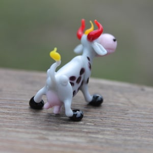 Small Glass Cow Figurine Sculpture Funny handmade Cute Homedecor Murano Art Gifts Miniature Blown cows Collectible Puppy Toys Lampwork Boro image 4