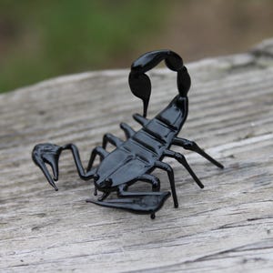 Skorpion-Miniatur aus Glas, Tierfiguren aus Glas, Kunstglas, mundgeblasenes Glas, Glasskulptur, Glaskunst