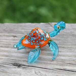 HDCRYSTALGIFTS Handmade Crystal Ocean Turtle Figurine Collectible Gift For Women Art Glass Sea Turtle Animal Paperweight Ornament Home Decor,Glass Tortoise Sculpture (5 Inch,Blue