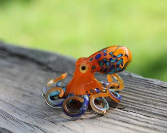 吹きガラスのオレンジと青のタコのガラスの置物タコガラスの海のタコ