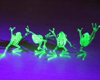ウランガラスのカエルのセット 手吹きのコレクター向けフィギュア 吹き