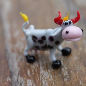 Small Glass Cow Figurine Sculpture Funny handmade Cute Homedecor Murano Art Gifts Miniature Blown cows Collectible Puppy Toys Lampwork Boro image 1