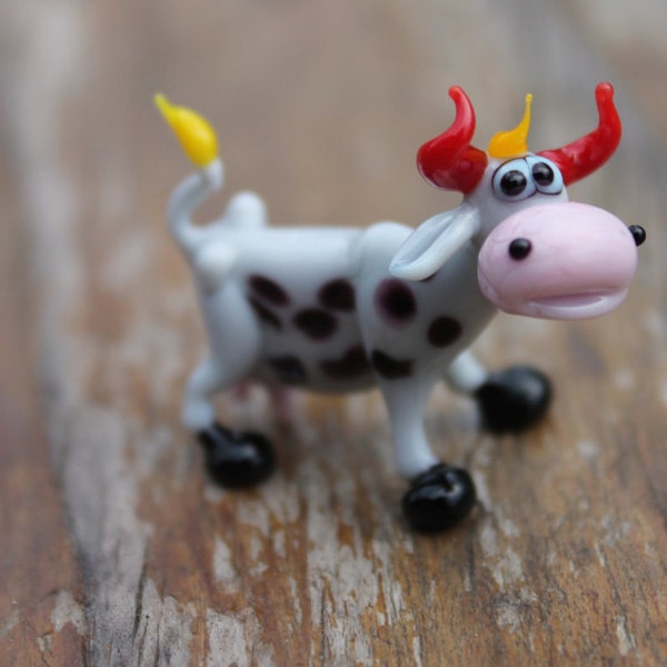 Small Glass Cow Figurine Sculpture Funny handmade Cute Homedecor Murano Art Gifts Miniature Blown cows Collectible Puppy Toys Lampwork Boro