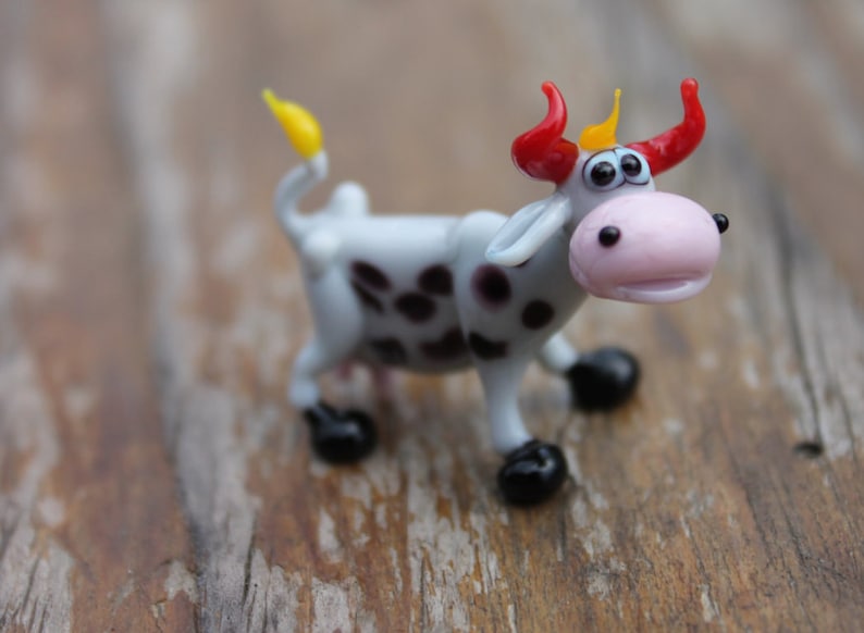 Small Glass Cow Figurine Sculpture Funny handmade Cute Homedecor Murano Art Gifts Miniature Blown cows Collectible Puppy Toys Lampwork Boro image 1