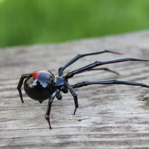 Art Glass black Widow, Figurine Blown Glass Spider, hand blown glass BLACK WIDOW Spider, Glass miniatures, Glass figurine image 2