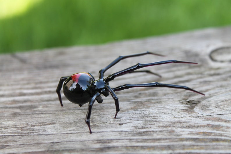 Art Glass black Widow, Figurine Blown Glass Spider, hand blown glass BLACK WIDOW Spider, Glass miniatures, Glass figurine image 2