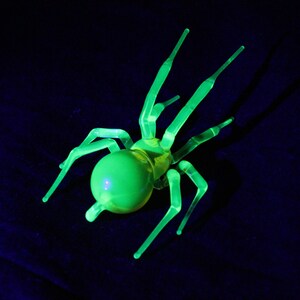 Uranium Glass Pendant Spider Uranium Vaseline Glass Figurine Hanging Spider Glass UV Spider Glass  Figurine