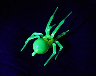 Uranium Glass Pendant Spider Uranium Vaseline Glass Figurine Hanging Spider Glass UV Spider Glass  Figurine