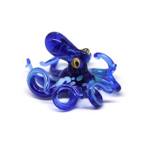 Small Glass Octopus glass figurine Miniature Octopus Little Glass Animals Murano Gift Blown Sculpture Art Collectible Artglass Lampwork image 2