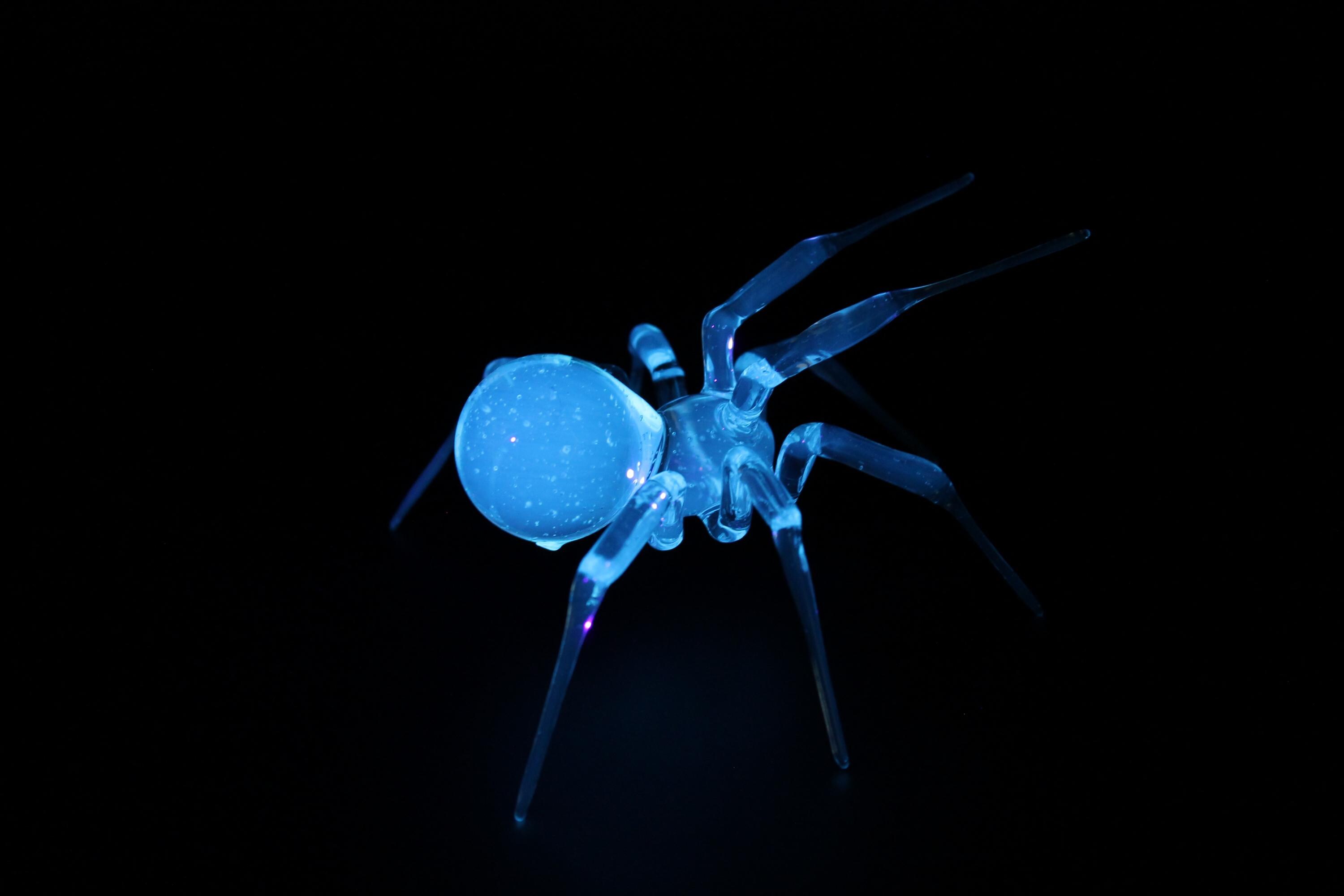 Blue UV Reactive Glass Spider Figurine Glow Spider Miniature Hand Blown ...