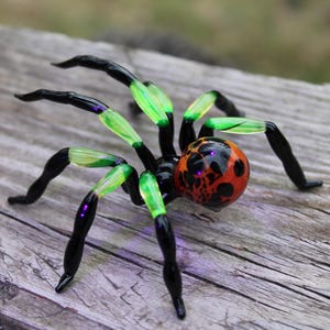 Uranium Tarantula Glass Spider Surprise Uranium Vaseline Glass Figurine Spider Glass UV Hand Blown Glass Tarantula Blown Glass Tarantula