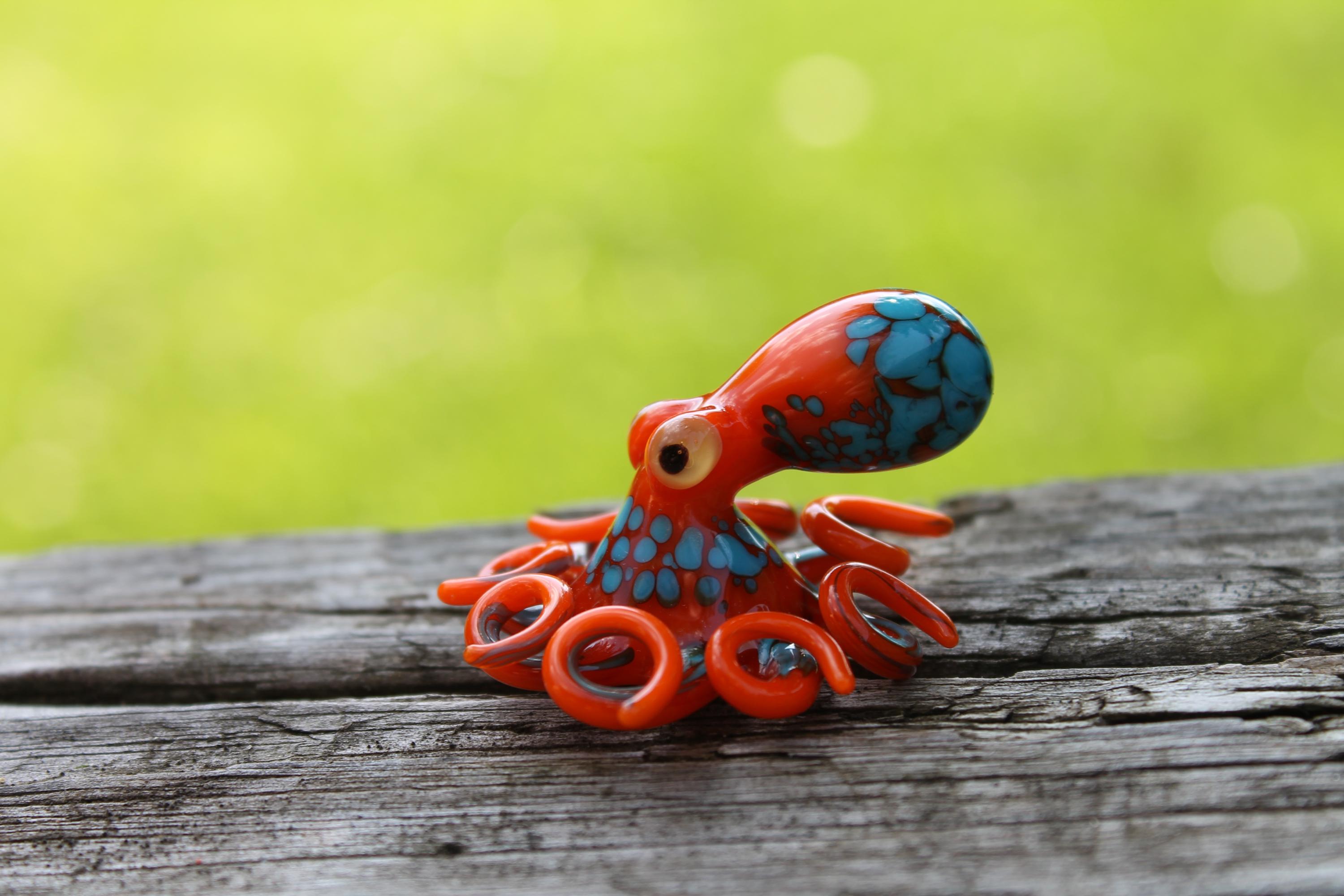 HDCRYSTALGIFTS Glas-Skulptur – Oktopus & Qualle, Bunt, Handgefertigt, Briefbeschwerer, 13,5 Cm, 1075 G – Für Zuhause, Büro, Aquarium-Deko