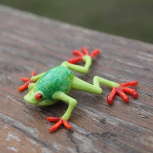 callidryas tree frog Blown Glass Frog Sculpture poison dart frog  lampwork boro toy Glass Frog Miniature Agalychnis callidryas