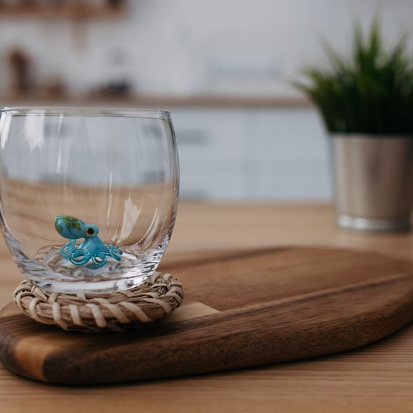 Handgjort dricksglas bläckfisk djurskulptur figurin havsdjur snapsglas