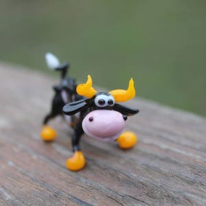 Small Glass Cow Figurine Sculpture Funny handmade Cute Homedecor Murano Art Gifts Miniature Blown cows Collectible Puppy Toys Lampwork Boro