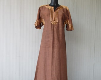 Brand new 70s flared brown kaftan with yellow trimmings/Cotton/No label/Size S-M/Kaftano svasato anni 70.Nuovo.Marrone.Ricami gialli.Tg.S-M