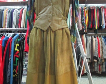 Vtg 80s chartreuse suede and leather skirt and vest/Made in Italy/Highwaisted skirt/Lined/Size S/Completo pelle gonna e gilet anni 80/Tg. S