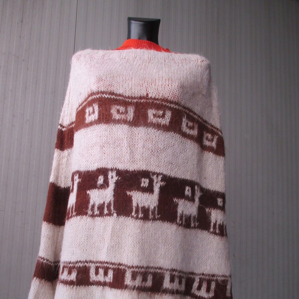 70s pure wool knitted peruvian poncho/Beige and brown/Typical design/Boat neckline/One size/Poncho Perù anni 70/Collo a barca/Pura lana/