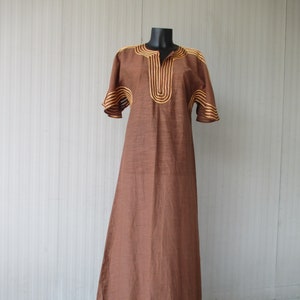 Brand new 70s flared brown kaftan with yellow trimmings/Cotton/No label/Size S-M/Kaftano svasato anni 70.Nuovo.Marrone.Ricami gialli.Tg.S-M