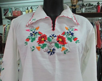 50s romanian blouse/Vtg ethnic shirt/Hand embroidery/Collar/Long sleeves/Size S-M/Blusa etnica anni 50/Ricami a mano/Manica lunga/Colletto/S