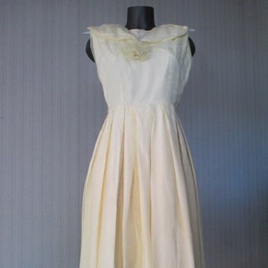 50s pale yellow nylon swing dress/Rockabilly/Shawl collar/Party dress/Size 6-8 US/Vestito nyolon anni 50/Giallo pallido/Rockabilly/Tg 42-44/