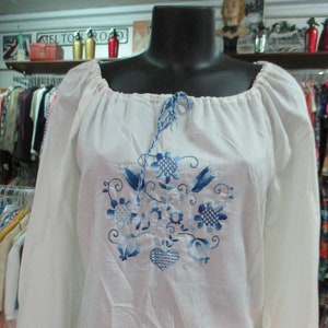50s romanian shirt/Vtg folk ethnic blouse/Cotton/Blue hand embroidery/Long sleeves/Size S-M/Casacca etnica anni 50/Ricamata a mano/Tg.S-M