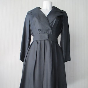 50s luxury black silk dress/Shawl collar/Wide skirt/Made in Italy/Size 8 US/Abito seta nero anni 50 con cintura/Collo sciallato/Tg.42-44 IT