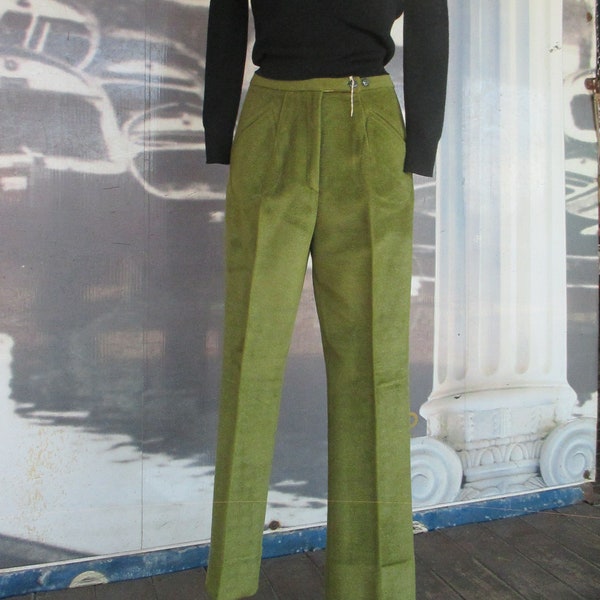 Late 50s/ 60s olive green plain velvet pants/Highwaisted/Straight leg/Made in Italy/Size 8 US/Pantaloni velluto liscio anni 50-60/Tg.42-44IT