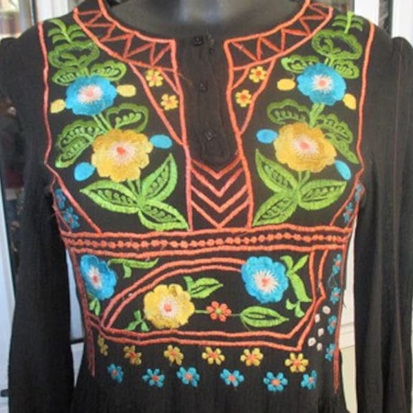 70s black hippie dress/Embroidered top/Cotton gauze/Made in India/Size S/Vestito anni 70 nero con ricami.Garza di cotone.Made in India.Tg S