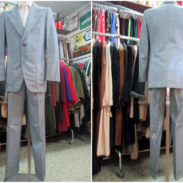 Vtg 60s suit/Prince of Wales design/Wool/Made in Italy/Mod style/Two button jacket/Flared pants/Cuffs/Slim fitting/Size S/Abito vtg anni 60