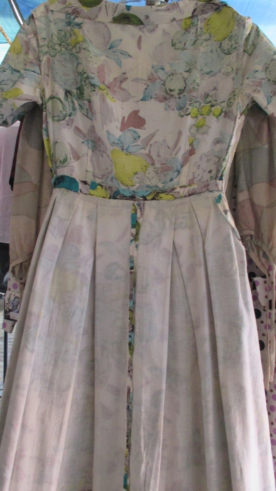 50s tailored floral cotton dress/Wide pleated lin… - image 9