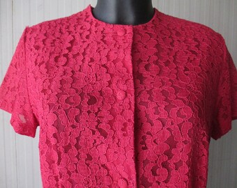 50s cherry red lace blouse/Front buttoning/Short sleeves/Lined/Loose-fitting/Size M/Blusa rosso ciliegia anni 60/Pizzo/Manica corta/Tg. M