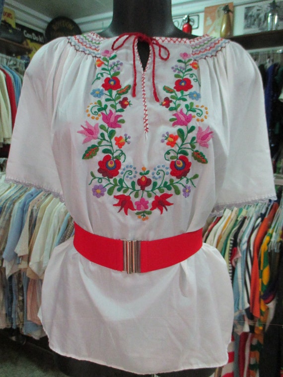 50s romanian white blouse/Vtg ethnic shirt/Hand em