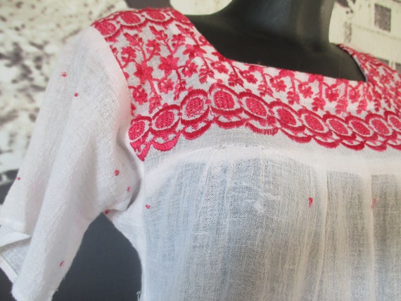 70s hippy-boho top/White cotton gauze/Red embroid… - image 3