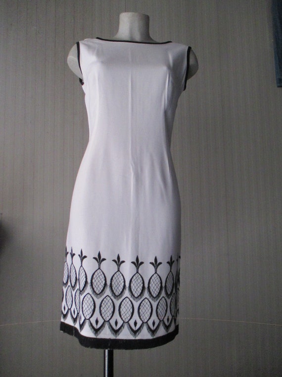 Vtg 50s white linen pineapple dress/Pencil dress/… - image 1